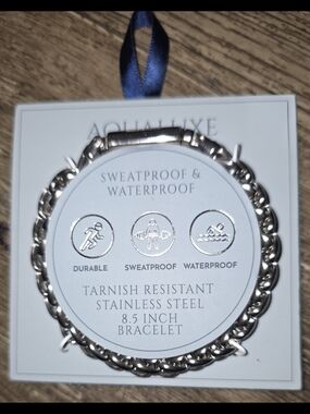 AQUA LUXE Tarnish-Resistant Stainless Steel 8.5" Bracelet - Silver
